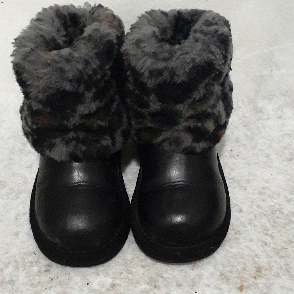 Black Uggs